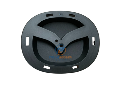 Đế bắt lô gô trước Mazda 2 - D65E50716