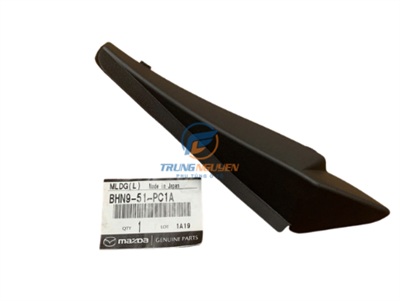 Ốp nhựa góc chân kính chắn gió trước trái Mazda 3 - BHN951PC1