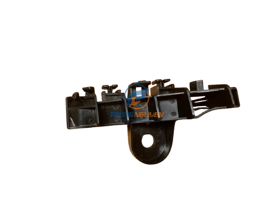 Bát nhựa bắt cản sau dưới đèn hậu ngoài trái Fortuner - 525630K050