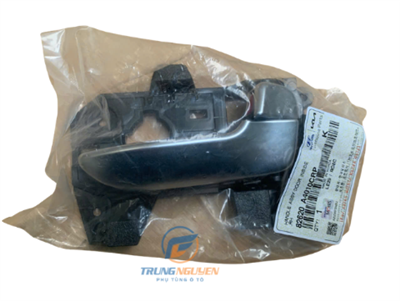Tay mở cửa trong trước phải Rondo - 82620A4010CRP